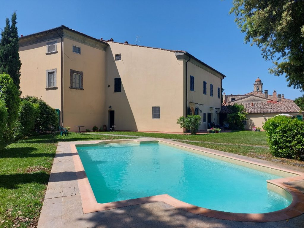 C-258 B: Ettroms leilighet i boligkomplekset med felles hage og svømmebasseng