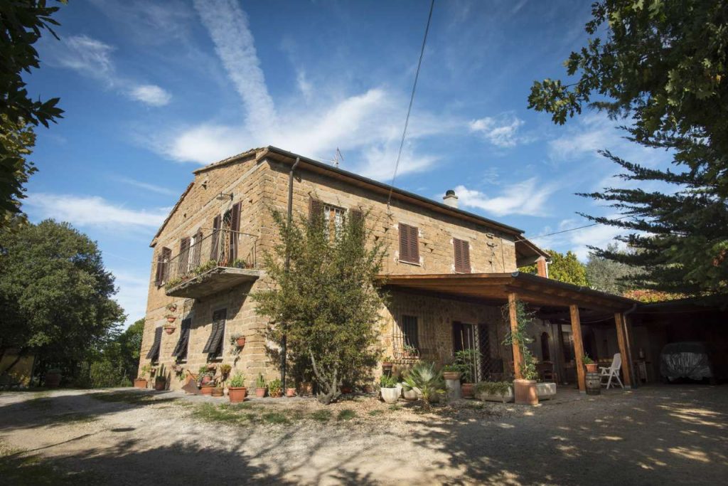 C-362: Våningshus i det første landskapet i Volterra, nær hovedveien